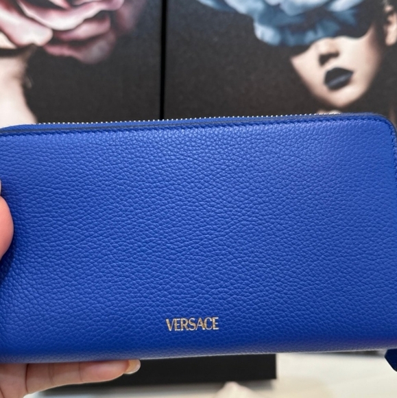 Versace Virtus Zip Around Wallet/ BNWT - Picture 3 of 6
